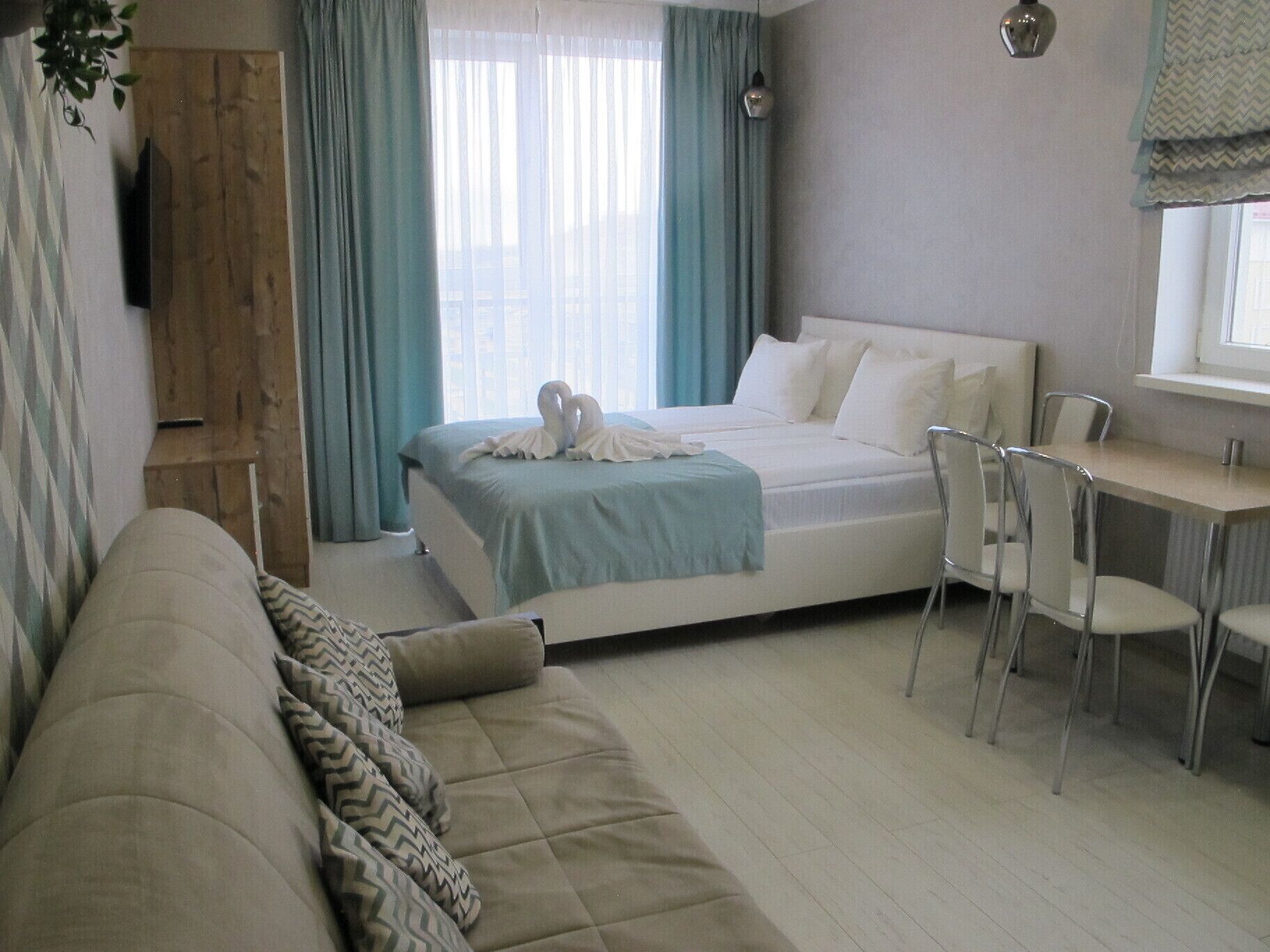 Ferros/tábuas de passar roupa, berços grátis, Wi-Fi de cortesia