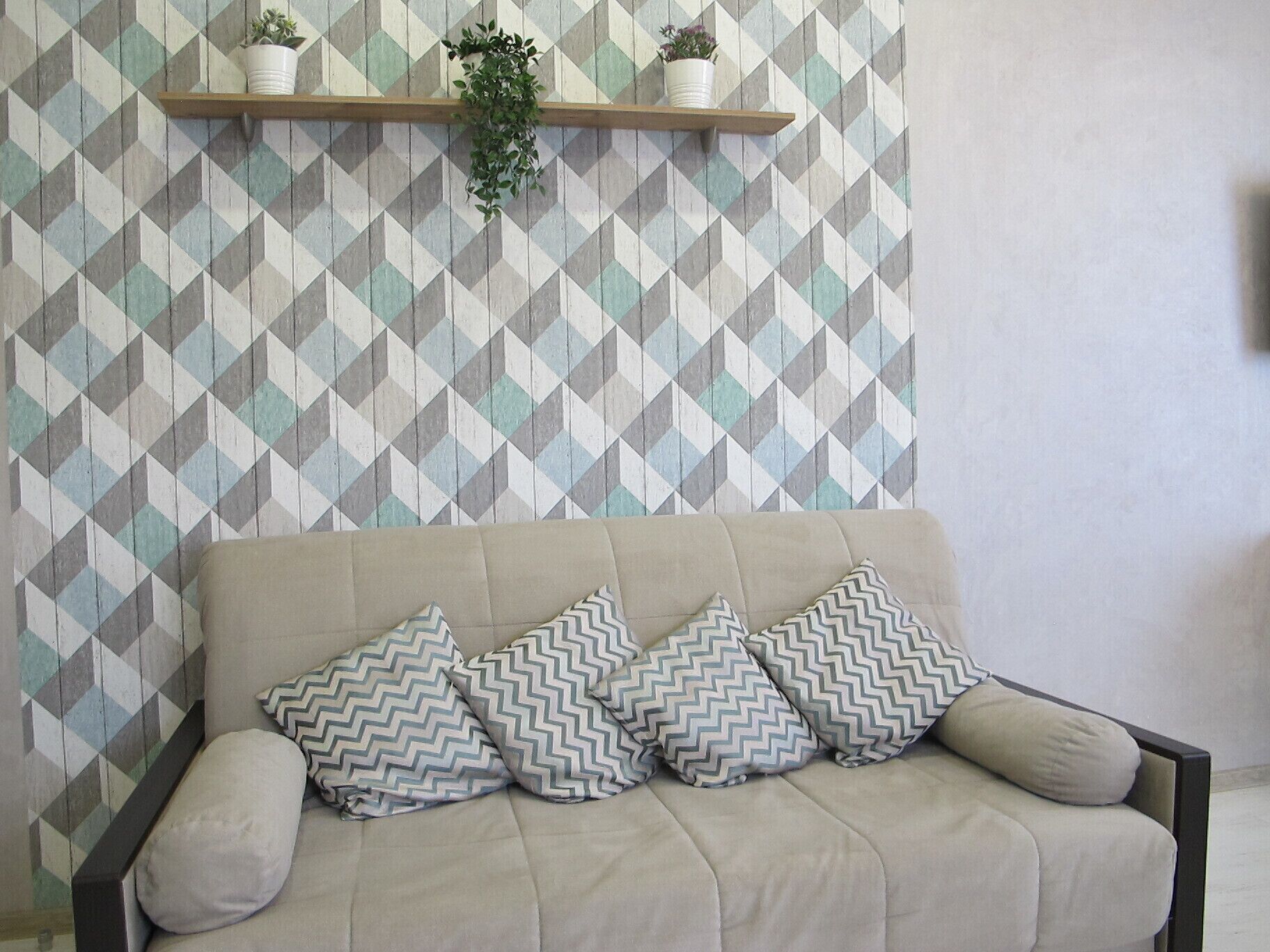 Ferros/tábuas de passar roupa, berços grátis, Wi-Fi de cortesia