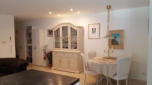 高级公寓式客房, 1 间卧室 | 2 多间卧室、特色家居、办公桌、笔记本电脑工作区