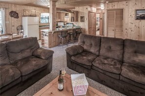 Cabin, Multiple Beds, Patio | Living room