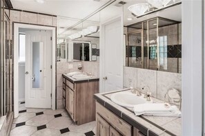 Huisje, meerdere bedden, hot tub, uitzicht op bergen | Badkamer