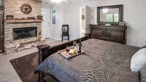 Cabin, Multiple Beds, Hot Tub, Mountain View - A River Runs Through It - Three Bedroom Cabin with Hot Tub (Ruidoso)
