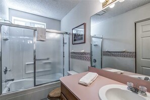 Ferienhütte, Mehrere Betten, Whirlpool | Badezimmer