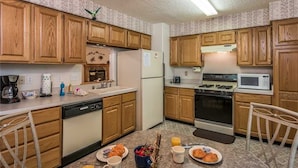 Cabane, plusieurs lits, bain à remous | Cuisine privée