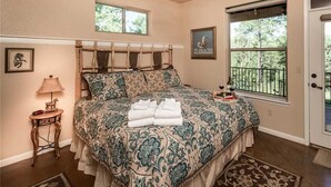 Ferienhütte, Mehrere Betten, Whirlpool, Bergblick | 4 Schlafzimmer, kostenloses WLAN, Bettwäsche