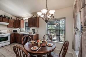 Cabin, 1 Queen Bed with Sofa bed, Patio | Private kitchen | Fridge, microwave, oven, stovetop