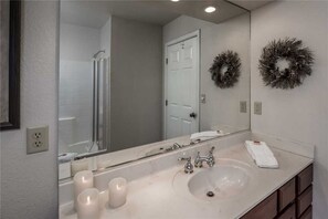 Cabin, 1 Queen Bed with Sofa bed, Patio | Bathroom