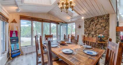 Alto Chalet - Three Bedroom Cabin with Hot Tub