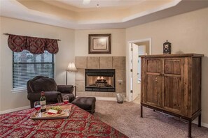 Cabin, Multiple Beds, Hot Tub, Mountain View | 4 bedrooms, free WiFi, bed sheets