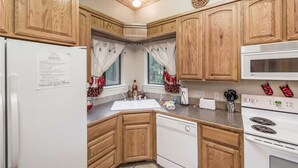 Cabin, Multiple Beds, Hot Tub, Mountain View | Private kitchen - Alto Family Escape - Four Bedroom Cabin with Hot Tub (Alto)