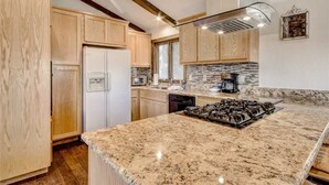 Cabin, Multiple Beds, Hot Tub, Mountain View | Private kitchen | Coffee/tea maker, fridge, microwave, oven - Alto Lakes - Four Bedroom Cabin with Hot Tub (Alto)