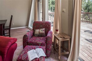 小屋, 多张床, 露台 | 客房景观