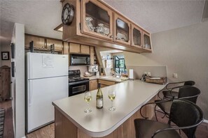 Cabin, Multiple Beds, Patio | Private kitchen | Fridge, microwave, oven, stovetop - Alto Pines - Three Bedroom Cabin (Alto)