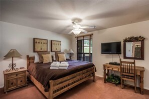 Kondominium, Beberapa Tempat Tidur, patio, pemandangan lapangan golf | 2 kamar tidur, Wi-Fi gratis, dan seprai linen