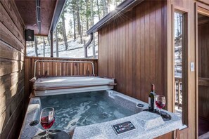 Outdoor spa tub - Bear Butte Lodge - Three Bedroom Cabin with Hot Tub (Ruidoso)