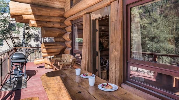 Cabana, várias camas, banheira de imersão, vista para a montanha | Sacada