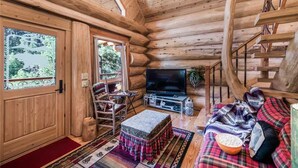 Cabana, várias camas, banheira de imersão, vista para a montanha | Sala de estar