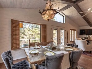 Cabana, diversos llits, pati, vistes a la muntanya | Vista des de l'habitació