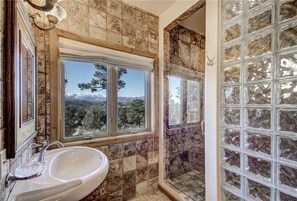 Cabin, Multiple Beds, Hot Tub, Mountain View | Bathroom