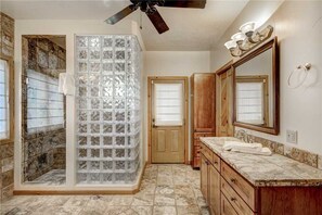 Room - Blue Lake Lodge - Seven Bedroom Cabin with Hot Tub (Ruidoso)