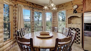 Cabane, plusieurs lits, bain à remous, vue montagne | Cuisine privée