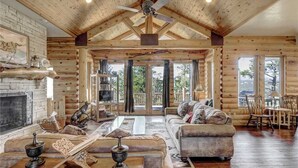 Cabane, plusieurs lits, bain à remous, vue montagne | Salle de séjour