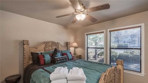 Cabin, Multiple Beds, Hot Tub, Mountain View