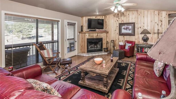 Cabin, Multiple Beds, Hot Tub, Mountain View | Living room