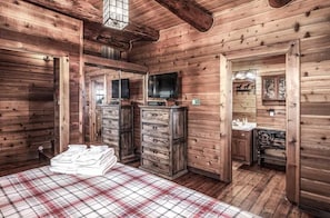 3 bedrooms, free WiFi, bed sheets - Buena Vida - Three Bedroom Cabin with Hot Tub (Ruidoso)