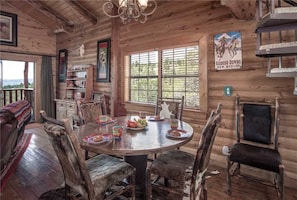 Private kitchen - Buena Vida - Three Bedroom Cabin with Hot Tub (Ruidoso)