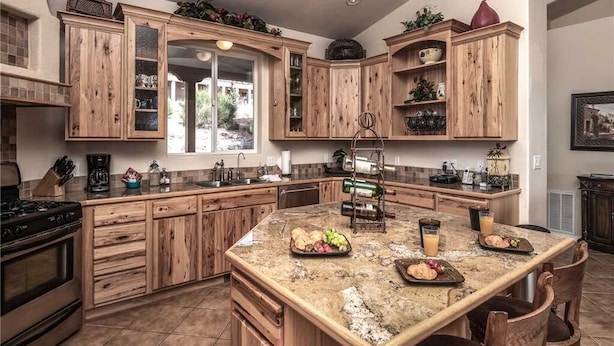 Cabin, Multiple Beds, Hot Tub, Mountain View | Private kitchen