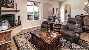 Cabin, Multiple Beds, Hot Tub, Mountain View | Living room