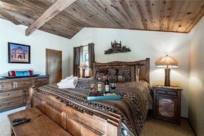 Huisje, meerdere bedden, hot tub, uitzicht op bergen | 3 slaapkamers, gratis wifi, beddengoed