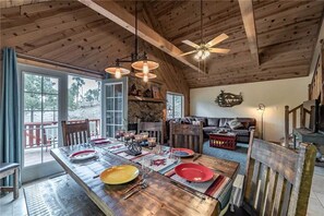 Cabin, Multiple Beds, Hot Tub, Mountain View | Private kitchen | Fridge, microwave, oven, stovetop - Casa Del Rey - Three Bedroom Cabin with Hot Tub (Ruidoso)