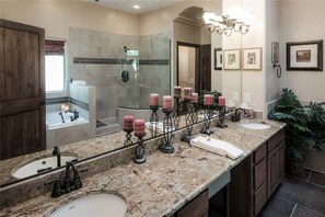 Cabaña, varias camas, patio, vista a la montaña | 4 habitaciones, wifi gratis y ropa de cama 