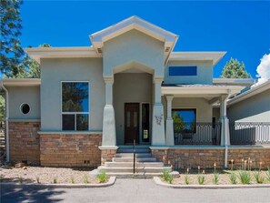 Huisje, meerdere bedden, patio, uitzicht op bergen | Exterieur