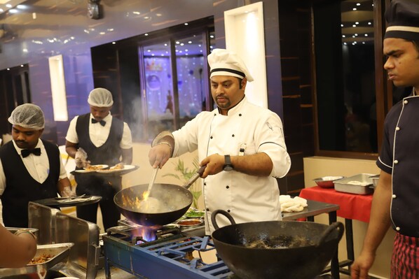 Free daily buffet breakfast - Hotel Pooja International (Davanagere)