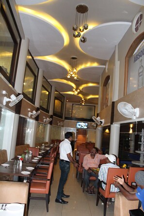 Restaurant - Hotel Pooja International (Davanagere)