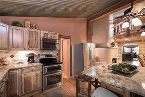 Cabin, Multiple Beds, Patio | Private kitchen | Fridge, microwave, oven, stovetop
