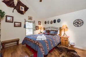 Cabin, Multiple Beds, Hot Tub, Mountain View