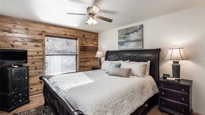 Cabana, várias camas, banheira de imersão, vista para a montanha | 2 quartos, Wi-Fi de cortesia, roupa de cama