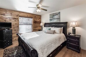 Cabin, Multiple Beds, Hot Tub, Mountain View | 2 bedrooms, free WiFi, bed sheets