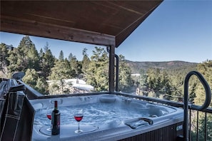Ferienhütte, Mehrere Betten, Whirlpool, Bergblick | Wellness