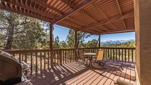 Unclassified image, 4 of 20, button - Christi and Dons Nuthouse - Five Bedroom Cabin (Ruidoso)