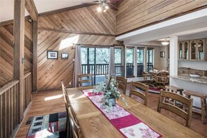 Ferienhütte, Mehrere Betten, Terrasse, Bergblick | Eigene Küche | Kühlschrank, Mikrowelle, Ofen, Herdplatte
