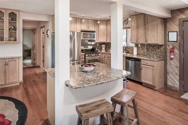 Cabin, Multiple Beds, Patio, Mountain View | Private kitchen