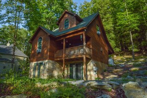 Exterior - Hidden Treasure 4 Bedroom House (Oakland)