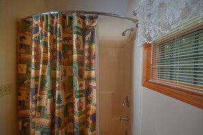 Maison, plusieurs lits, bain à remous | Salle de bain