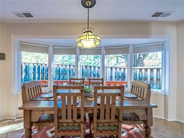 Cabin, Multiple Beds, Patio, Mountain View | Private kitchen | Fridge, microwave, oven, stovetop
