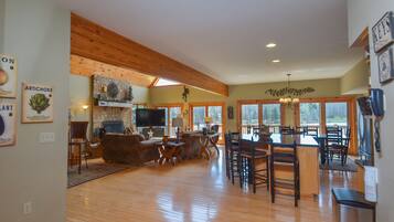 House, Multiple Beds, Fireplace | Living room | TV, fireplace